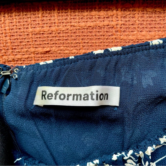 Reformation Hannah Floral Midi Dress In Navy Blue & White Size 4 EUC - Picture 5 of 13